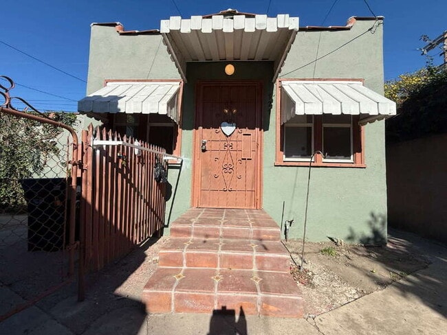 Building Photo - 727 E 81st St