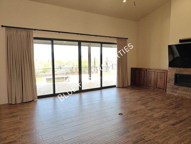Building Photo - 13037 N Red Quail Pl