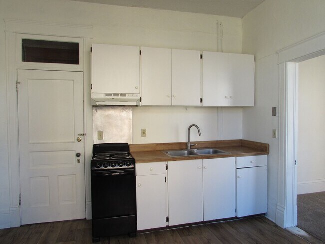 Building Photo - 318 Victor Ave