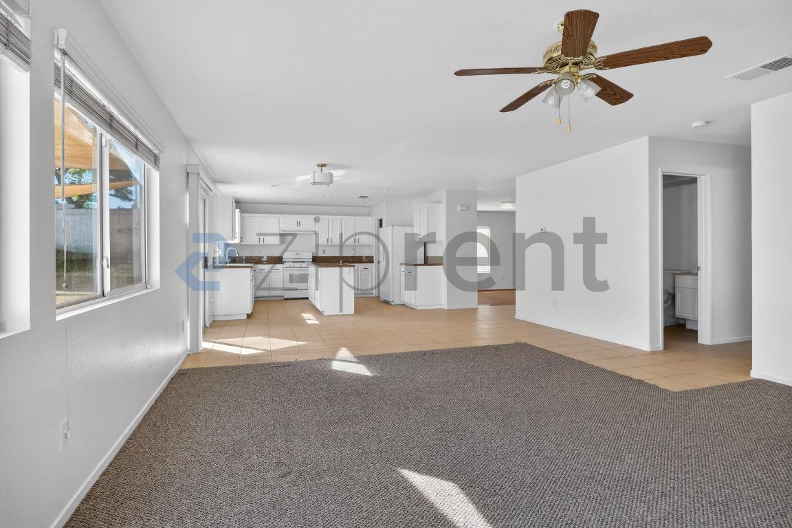 Building Photo - 703 Diamond Dr