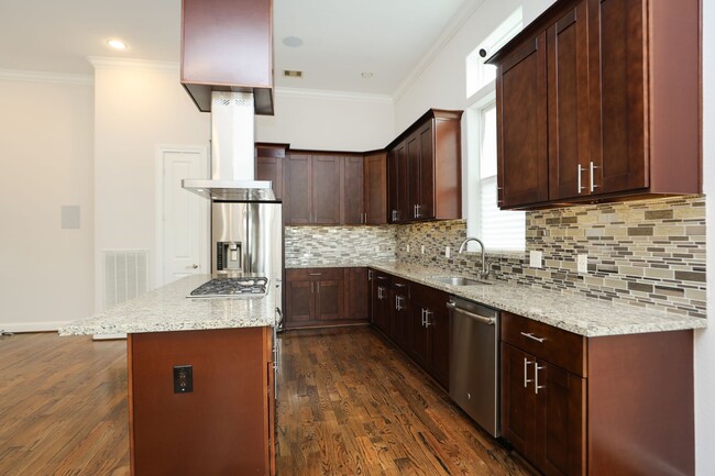 Building Photo - 2212 Stuart St