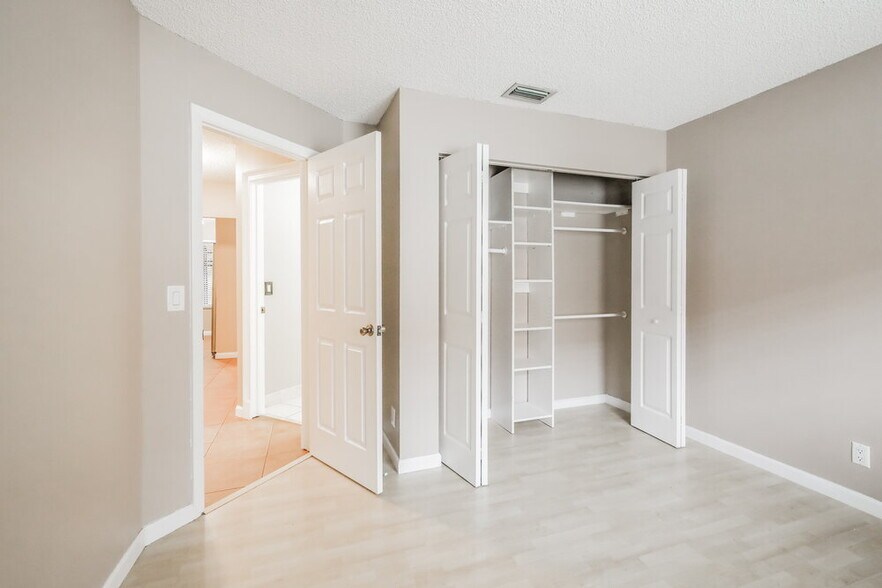 Building Photo - 575 NW 38th Ave