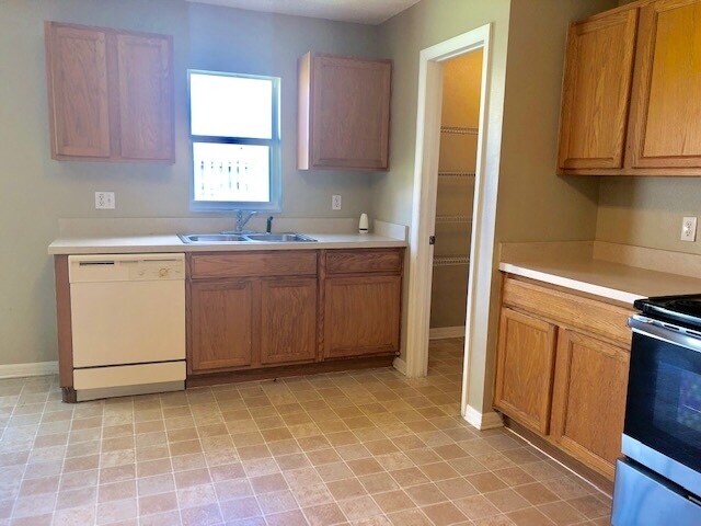 Building Photo - AVALON PARK!MOVE IN NOW! LARGE 5bd 2.5 bat...