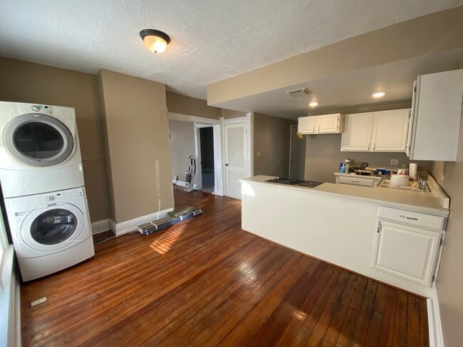 Building Photo - Hempstead