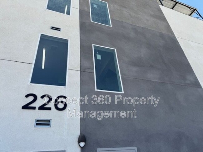 Building Photo - 226 W 87th St