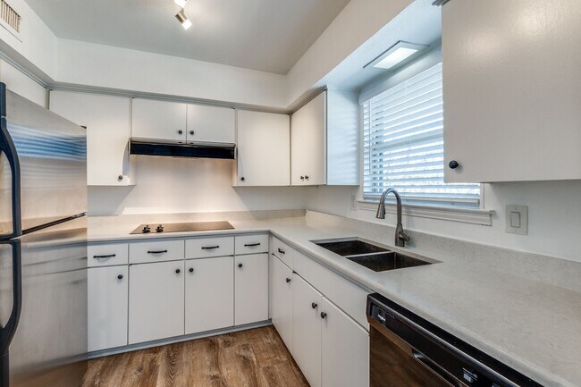 Building Photo - 5833 Birchbrook Dr