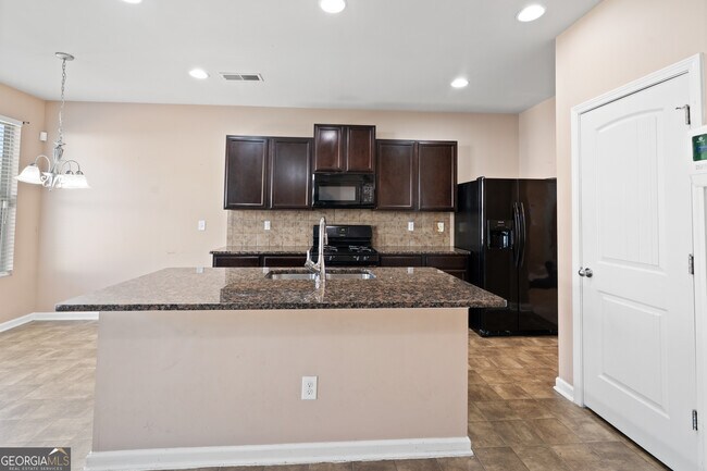 Building Photo - 5884 Little River Rd