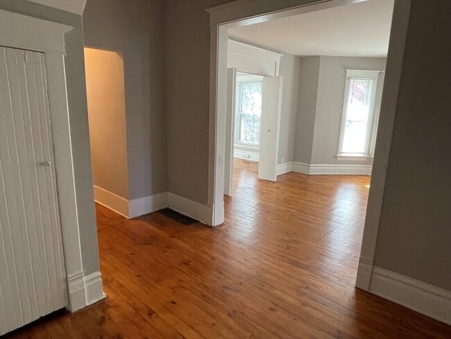 Building Photo - 210 S Throop St