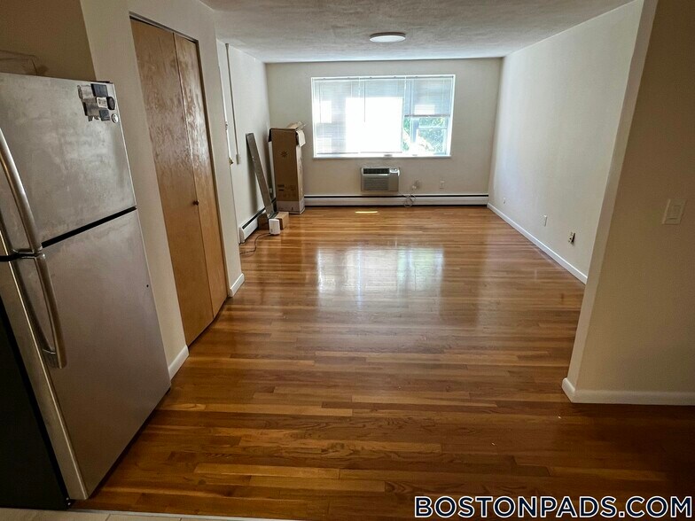 Building Photo - 110 Babcock St