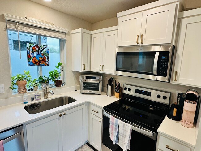 Building Photo - Beautiful Nearly New Ridgefield Home