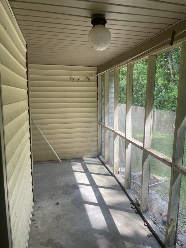 Building Photo - 153 Lionsgate Dr
