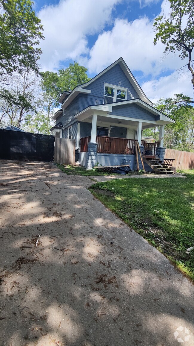 Building Photo - 3858 E 62nd St