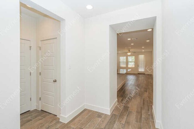 Building Photo - 2312 Ringstaff Rd