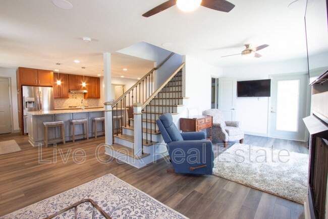 Building Photo - 501 Delaware Ave