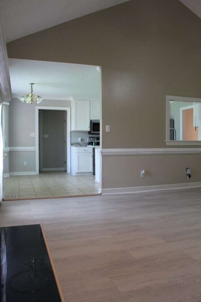 Building Photo - 420 Hunters Creek Dr