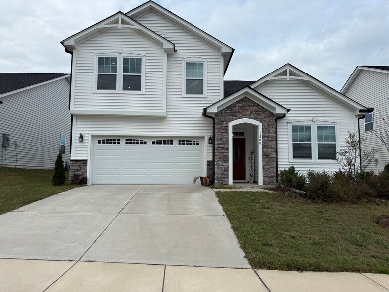 Building Photo - 1200 Quindell Dr