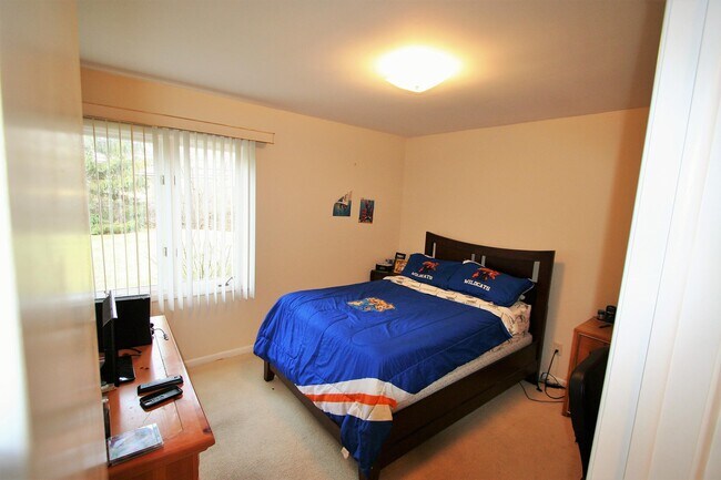 Building Photo - 22987 W 13 Mile Rd