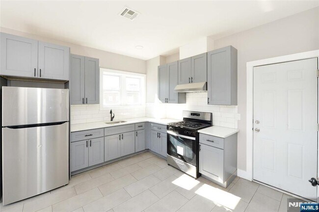 Building Photo - 7 Watsessing Ave