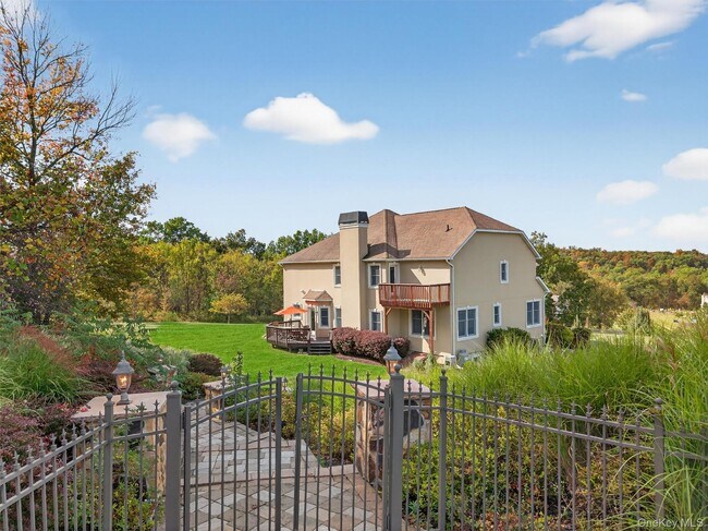 Building Photo - 11 Dorian Way