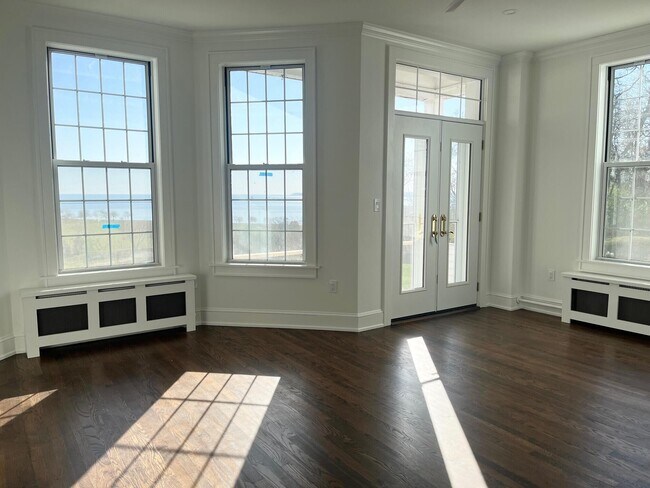 Building Photo - 1228 E Juneau Ave