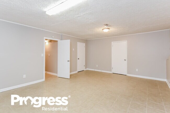 Building Photo - 170 Hyde Park Ct