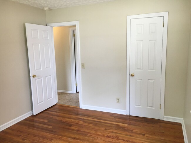 Building Photo - **4-BEDROOM HOUSE W/ GARAGE IN NORTH COLUM...