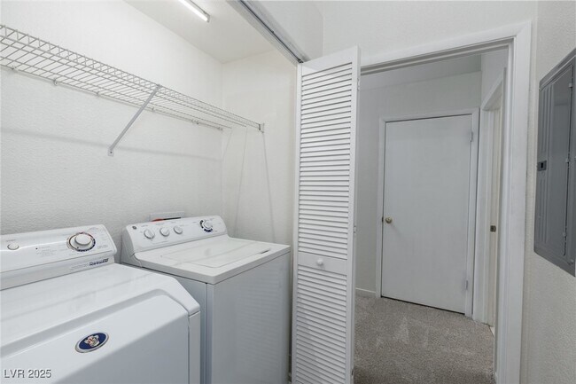 Building Photo - 2110 Los Feliz St