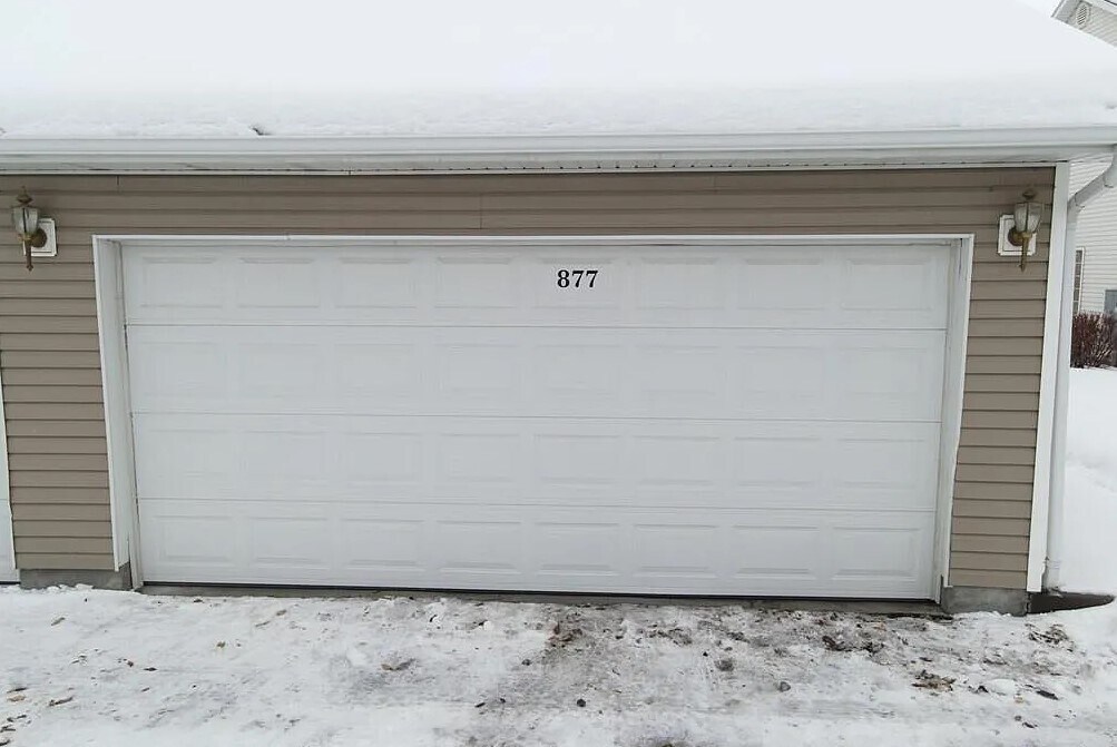 2 car garage - 877 Capital Ave