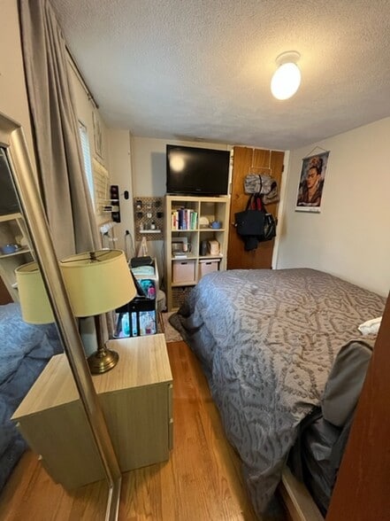 Building Photo - 144 Thorndike St