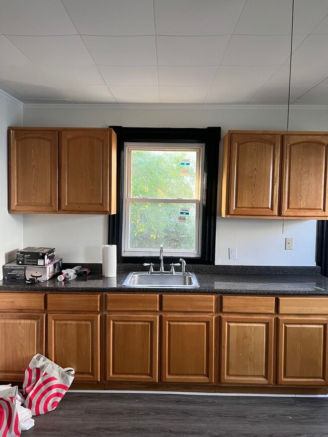 Building Photo - 140 Center St