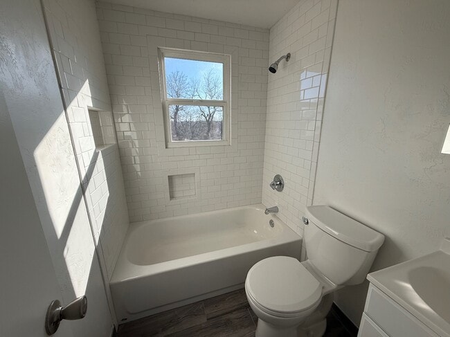 Building Photo - 4400 NE 16th Terrace