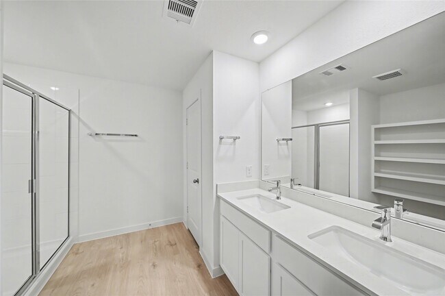 Building Photo - 3930 Langridge Dr