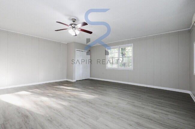 Building Photo - Move in before October 15th and get a $250...