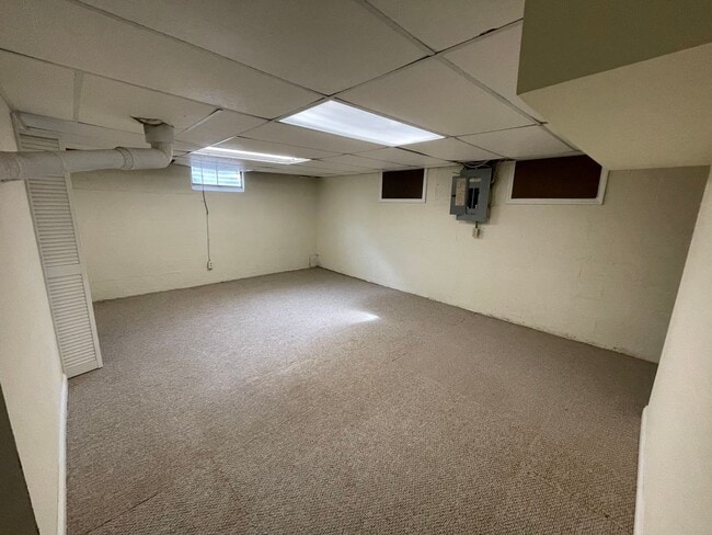 Building Photo - Four Bedroom Available in April - West Lafayette School District