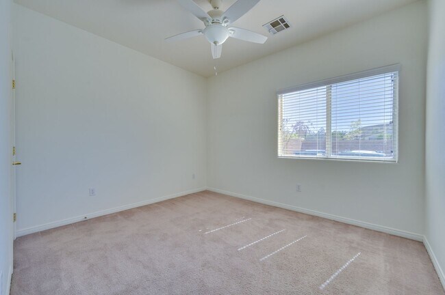 Building Photo - SW!! Southern Highlands!!! 4 Bedrooms!!!  ...