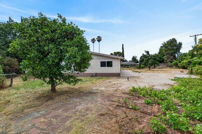 Building Photo - Charming 3-Bed Gem in Sacramento