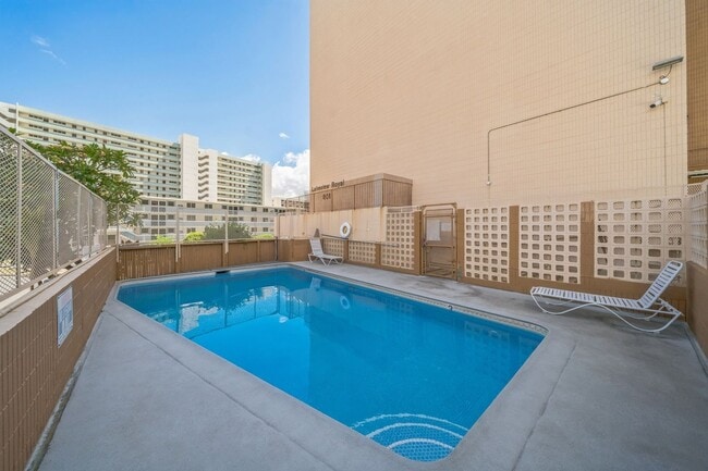 Building Photo - Charming central 3BR Condo in Honolulu