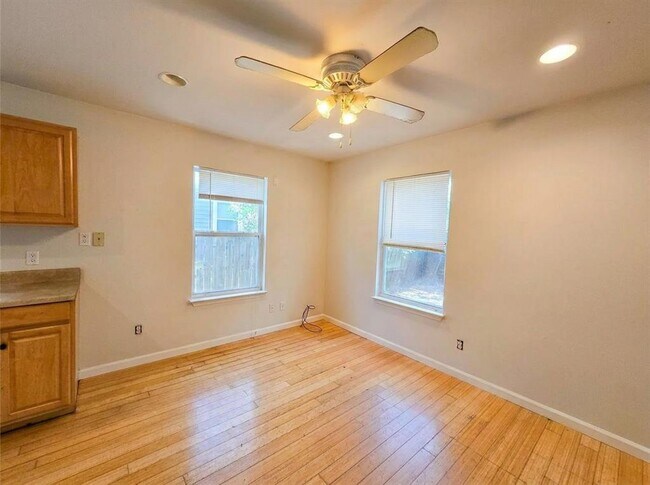 Building Photo - 4516 Russell Dr