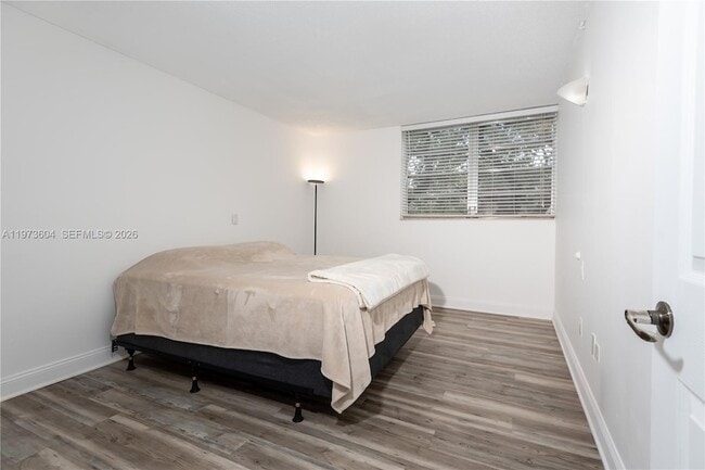 Building Photo - 8889 Fontainebleau Blvd