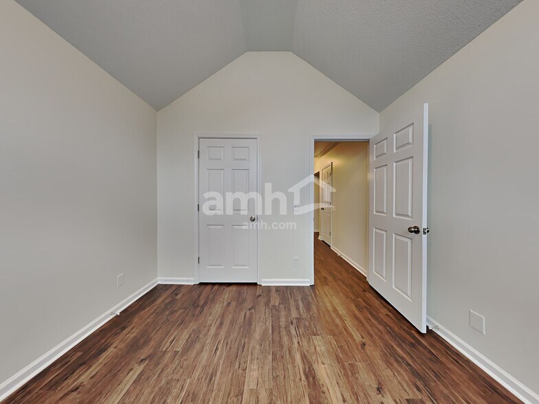 Building Photo - 310 Oxford Cir