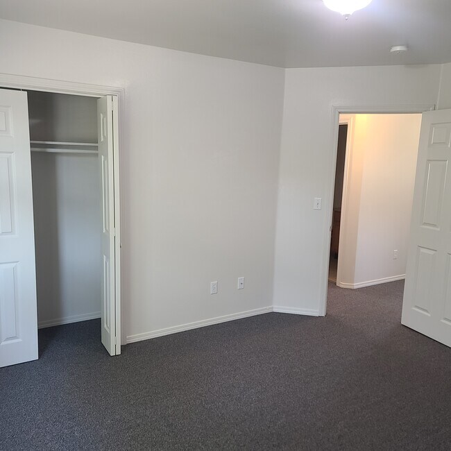 Building Photo - 214 Quinella St