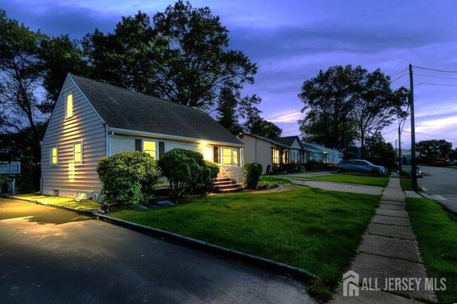 Building Photo - 58 Rose St