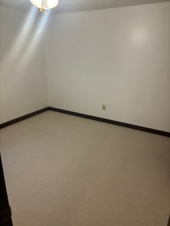 Building Photo - 2960 Thackeray Ave NW