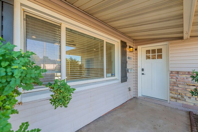 Building Photo - BEAUTIFUL SOUTH SCOTTSDALE - CORNER LOT & ...