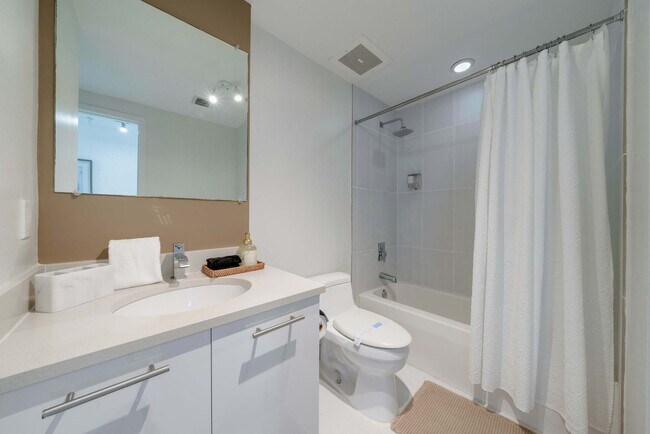 Building Photo - 3250 NE 1st Ave