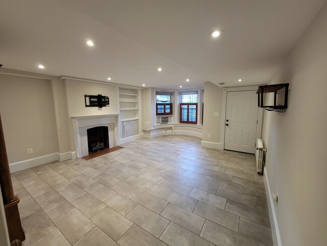 Building Photo - 210 8th St SE