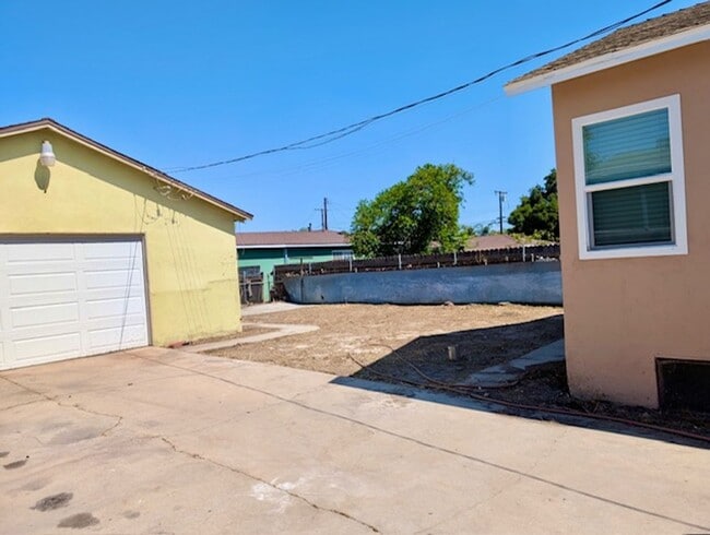 Building Photo - Fully Renovated 3 Bedroom Home