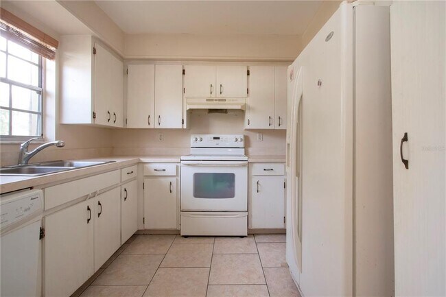 Building Photo - 2413 Aspinwall St