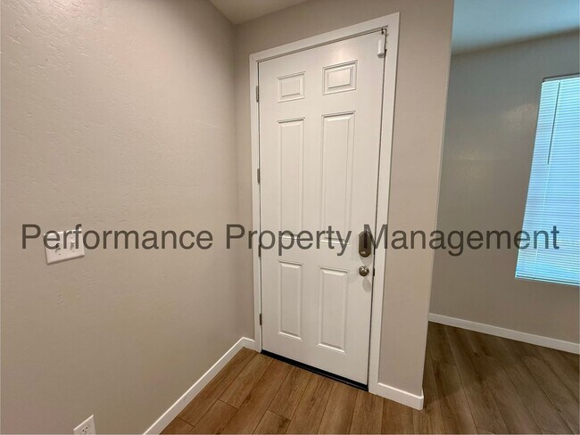 Building Photo - 7215 Canyon Creek Dr