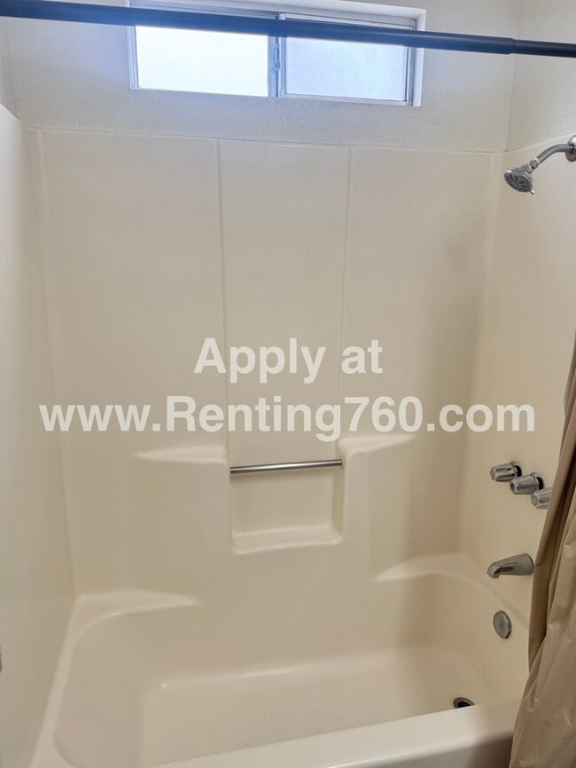 Building Photo - Beautifully Furnished Move-In Ready Home!